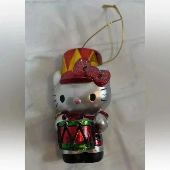 2013 HELLO KITTY WITH DRUM 3-1/4" ORNAMENT~RESIN. Ute Red Green British Army - Picture 3 of 11